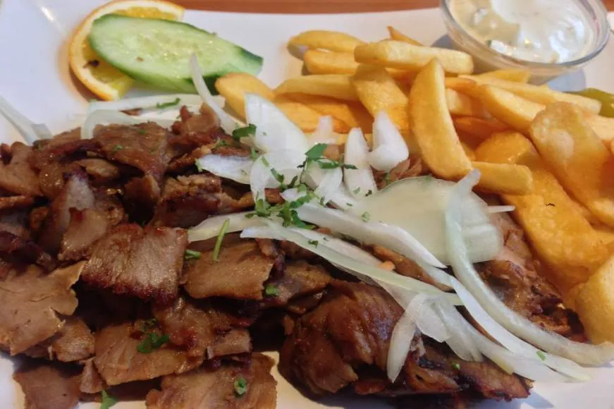 Galeriebild grill-im-touring-gyros-und-pommes-frites.jpg