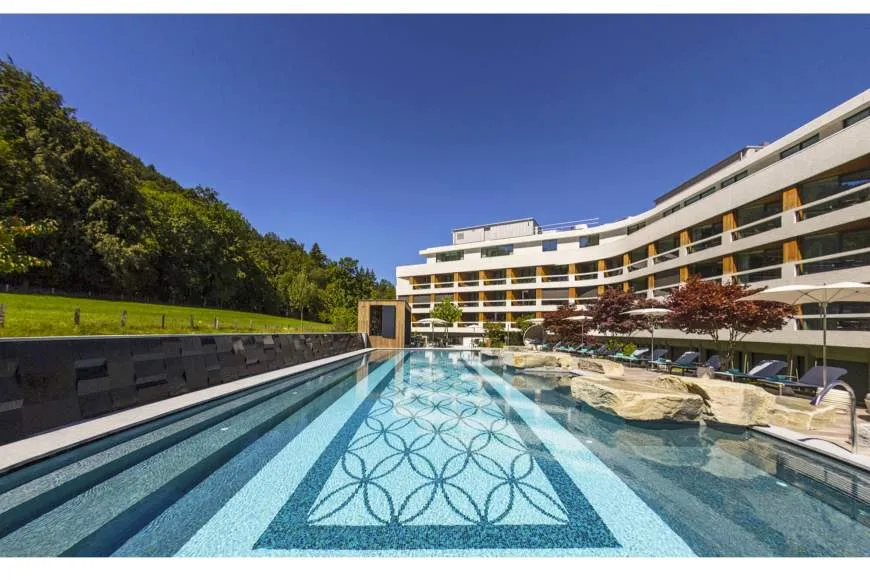 Galeriebild pool.jpg