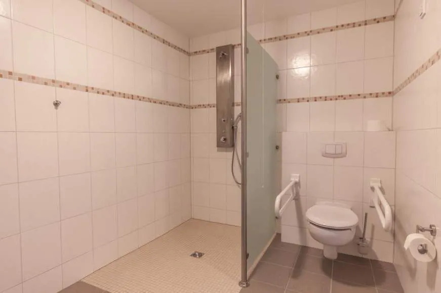 Galeriebild wohnmobilstellplatz-dusche-wc.jpg