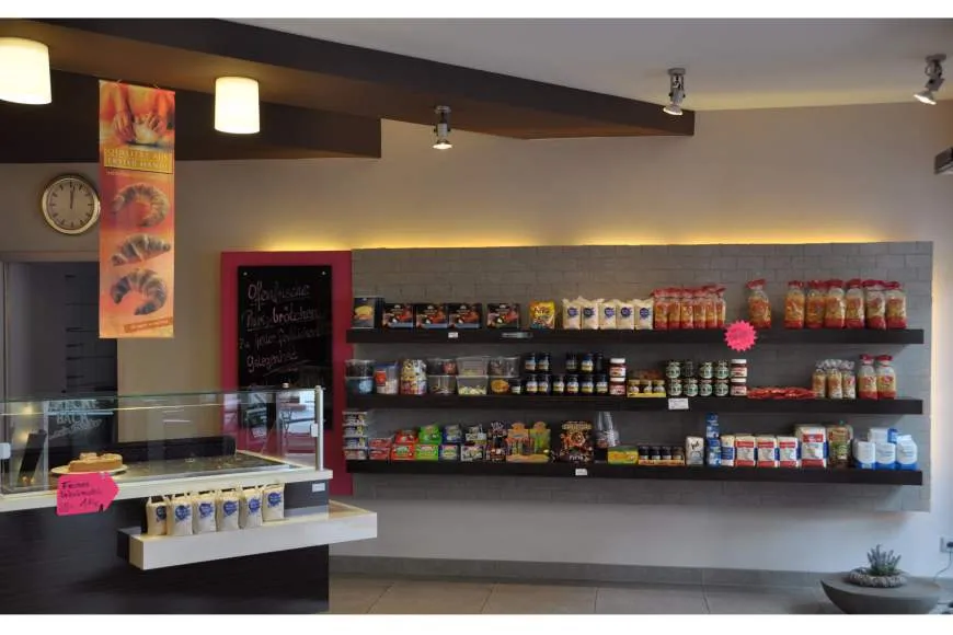 Galeriebild baeckerei-amrhein-schecke-baeck-baeckerei-amrhein-laden1.jpg