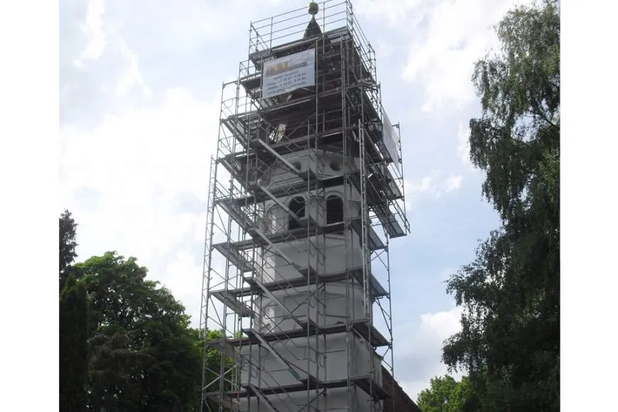 Galeriebild geruestbau-tuerkheim-gmbh-geruest-am-kirchturm.jpg