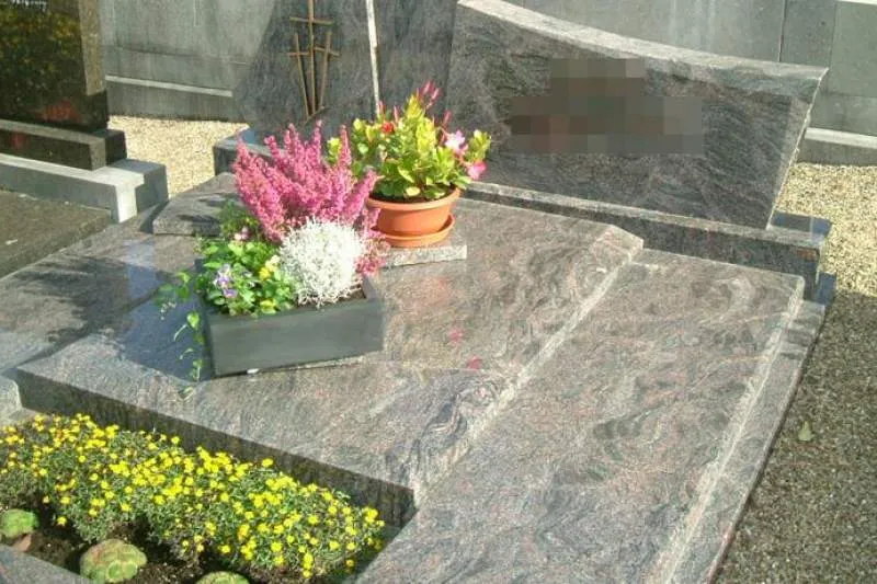 Galeriebild schiffer-j-1-1513766408.-GmbH-Grabmal.jpg