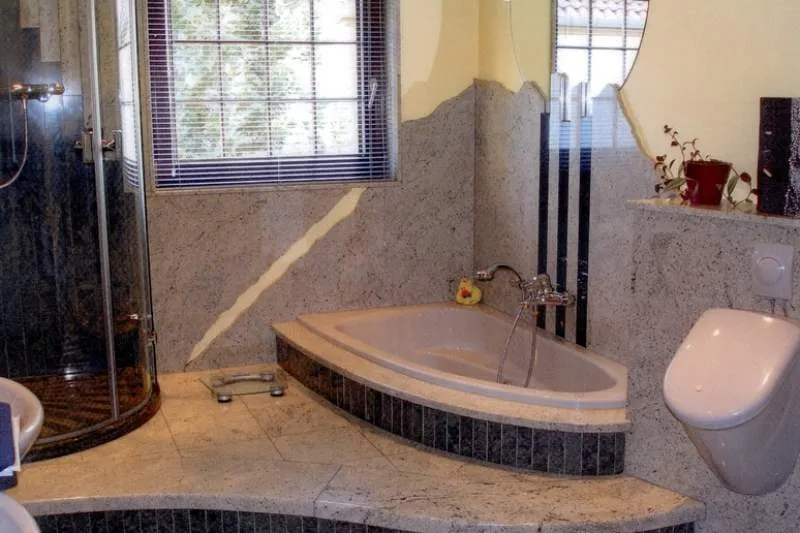 Galeriebild schiffer-j.-GmbH-Badezimmer.jpg