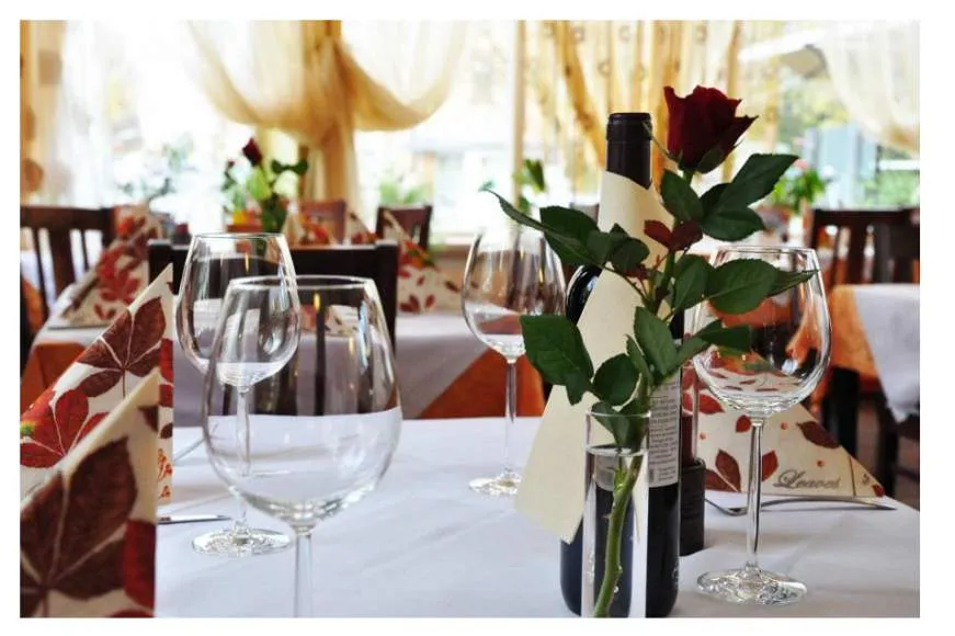 Galeriebild restaurant-alexandros-gedeckter-tisch.jpg