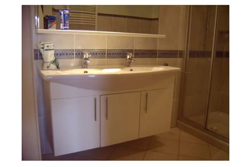 Galeriebild fliesenfachgeschaeft-ewold-ubben-1-1521626117.jpg