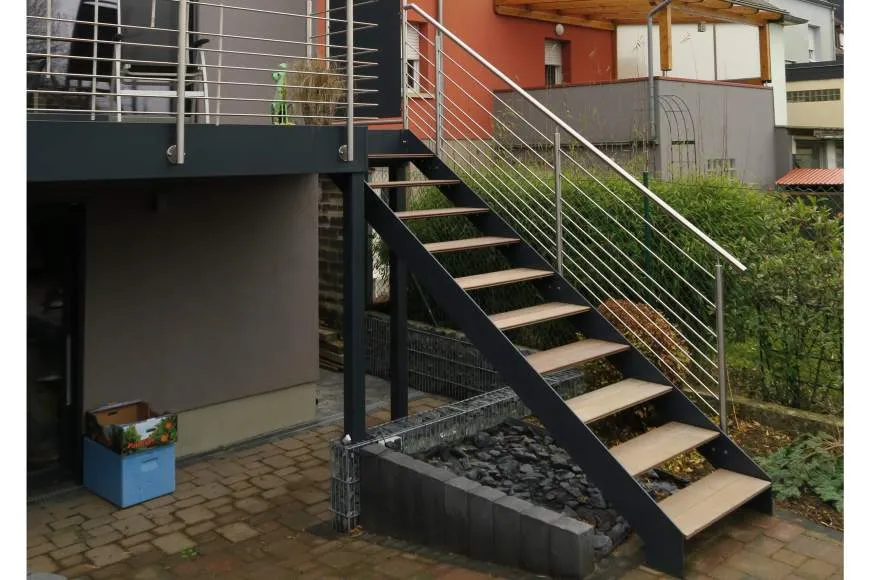 Galeriebild dominici-kleine-terrase-aus-metall.JPG