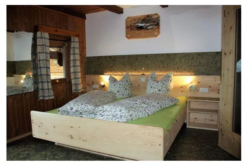 Galeriebild niedersteinhof-wohnung-annika-schlafzimmer.jpg