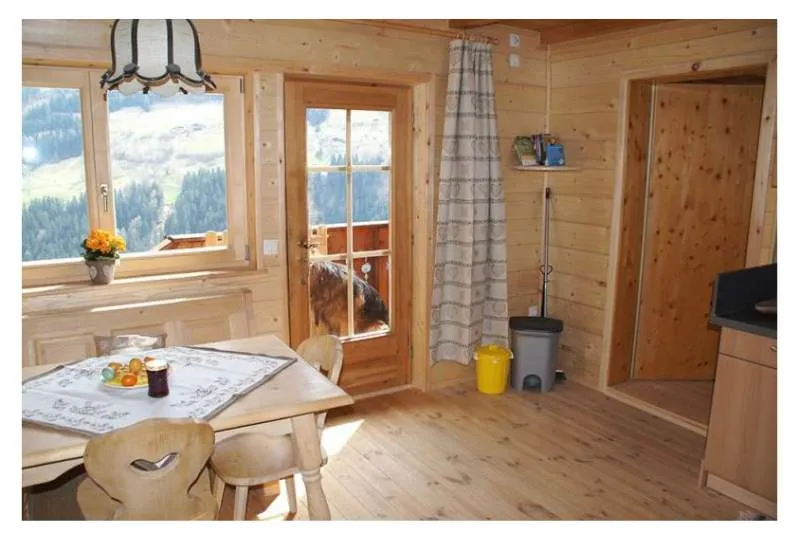 Galeriebild niedersteinhof-wohnung-edelweiss-essbereich.jpg