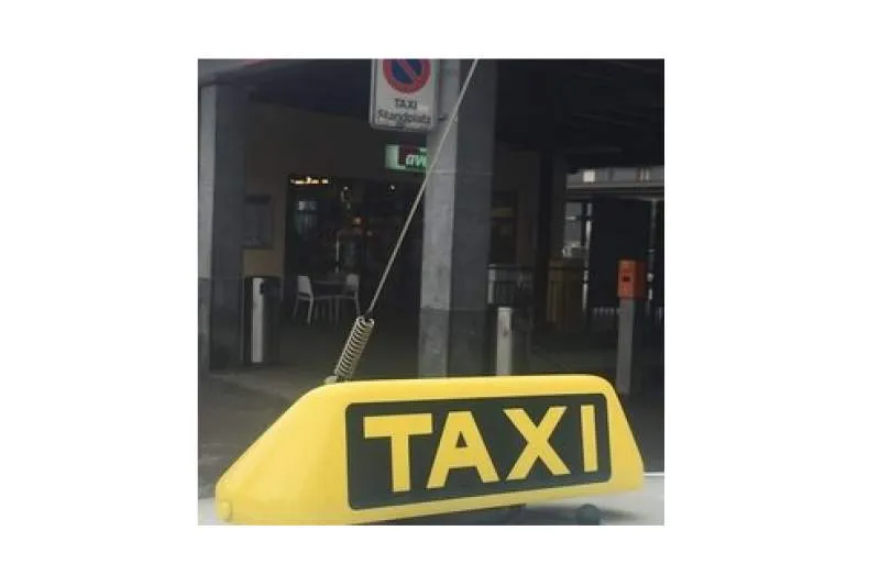 Galeriebild jura-taxi-taxi.jpg