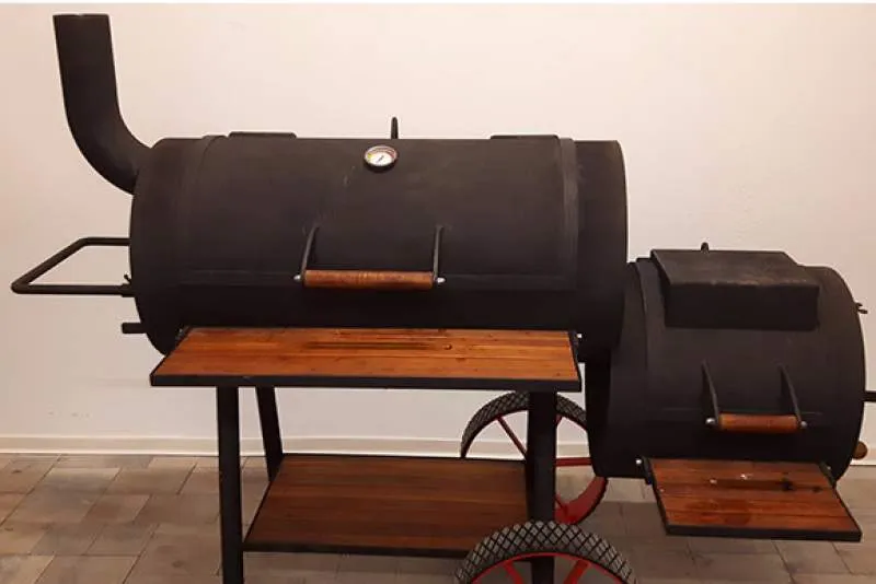 Galeriebild catering-spanferkel-grillservice-fries-smoker.jpg