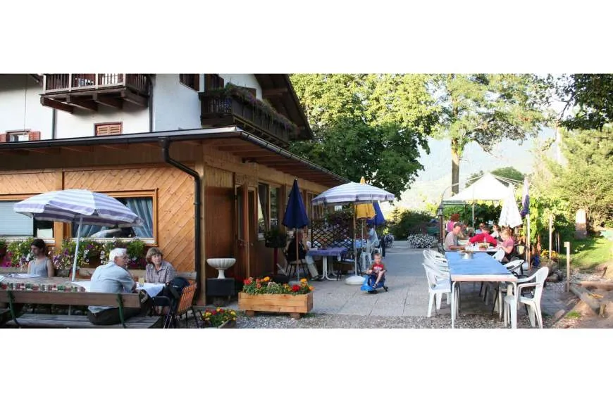 Galeriebild gasthof-zum-schlern-biergarten.jpg