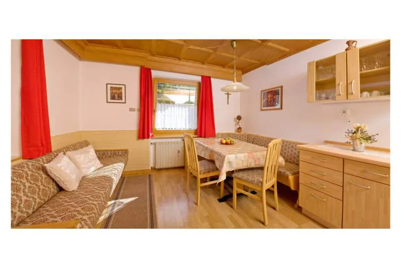 Galeriebild haus-reburg-wohnraum.jpg