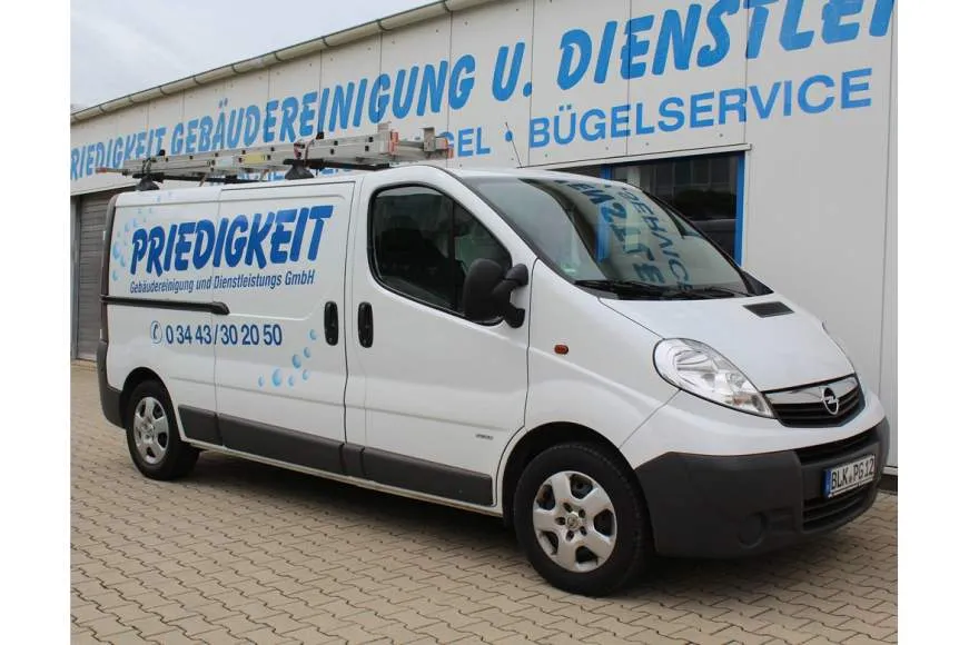 Galeriebild gebaeudereinigung-und-dienstleistungs-gmbh-priedigkeit-firmenwagen.jpg