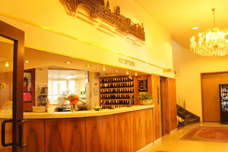 Galeriebild hotel-mainzer-hof-rezeption.jpg