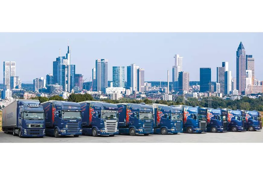 Galeriebild ay-transporte-fuhrpark-vor-einer-skyline.jpg