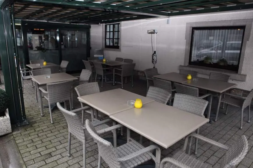 Galeriebild frituere-peters-terasse.jpg