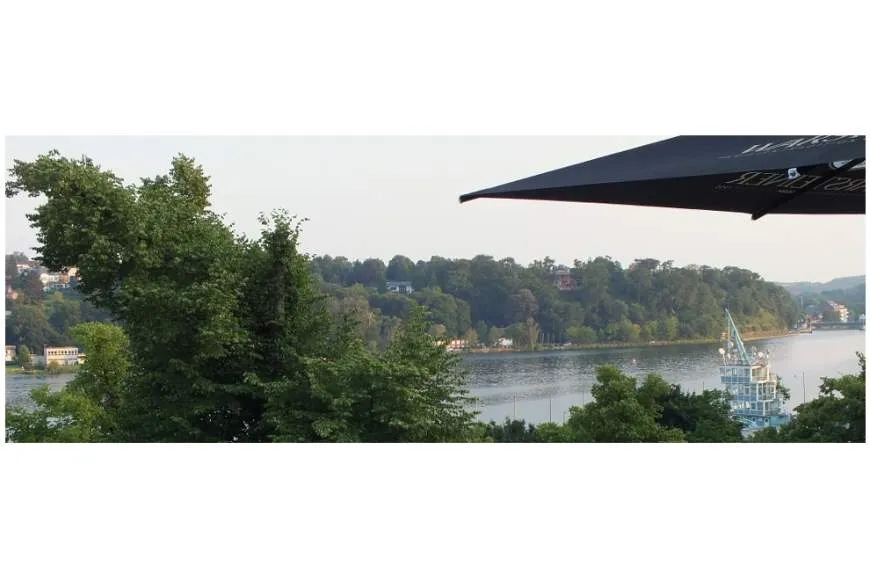 Galeriebild restaurant-huegoloss-2-1-1527064044.jpg