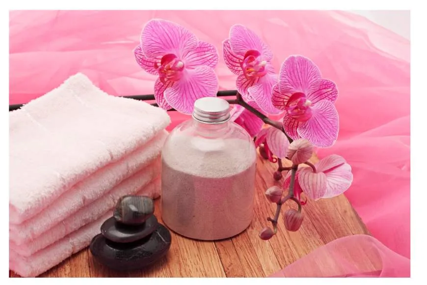Galeriebild bunlung-thai-massage-supreeya-supho-hot-stone-hantuecher-und-orchidee.jpg