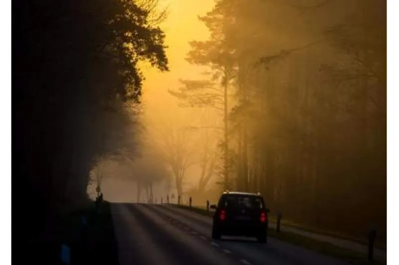 Galeriebild fahrschule-schuenke-auto-im-nebel.jpg