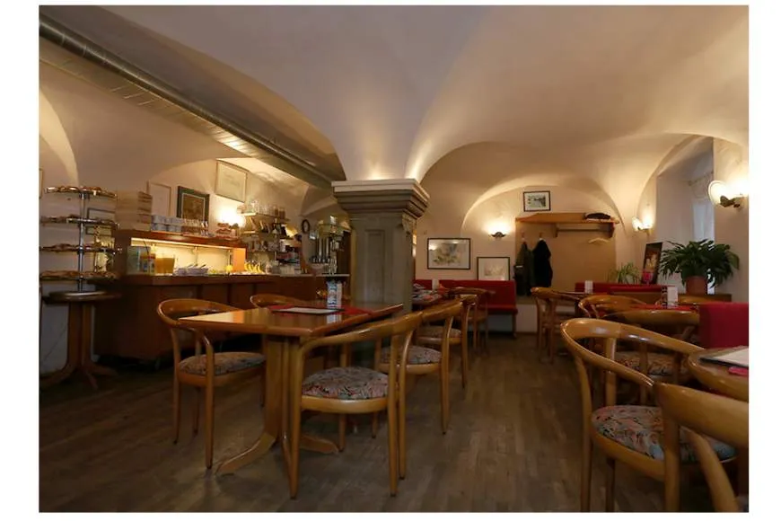 Galeriebild namik-izairi-und-egzona-musliu-gbr-cafe.jpg