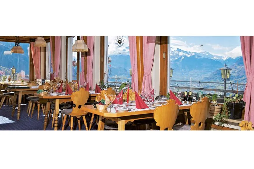 Galeriebild sitzmoeglichkeiten-und-aussicht-restaurant-kainer-cornelia-und-helmut-kainer.jpg