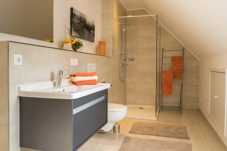 Galeriebild gites-gleis-bingen-leonie-badezimmer.jpg