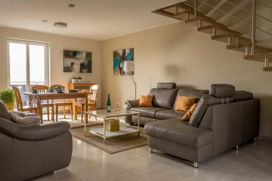 Galeriebild gites-gleis-bingen-leonie-wohnzimmer.jpg