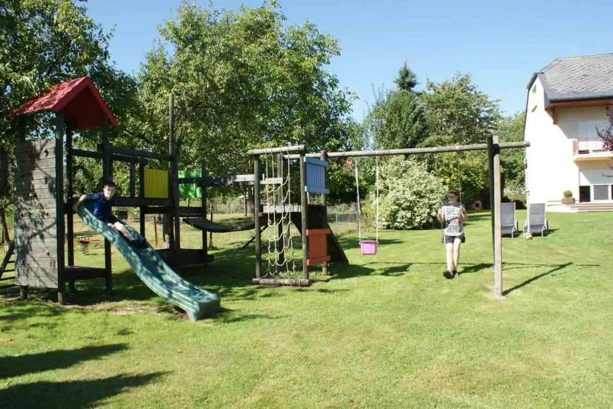 Galeriebild gites-gleis-bingen-spielplatz-2.jpg