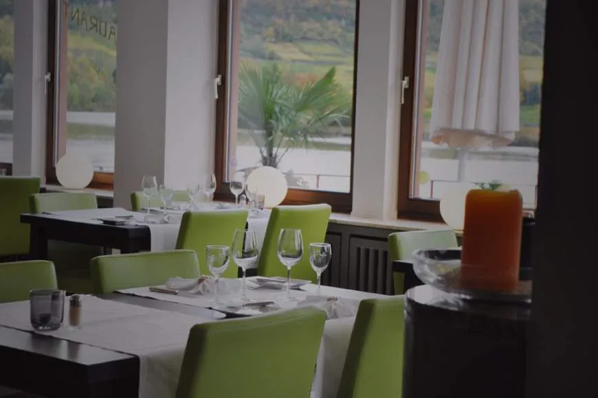 Galeriebild restaurant-auberge-du-lac-gedeckter-tisch-1-1508417811.jpg