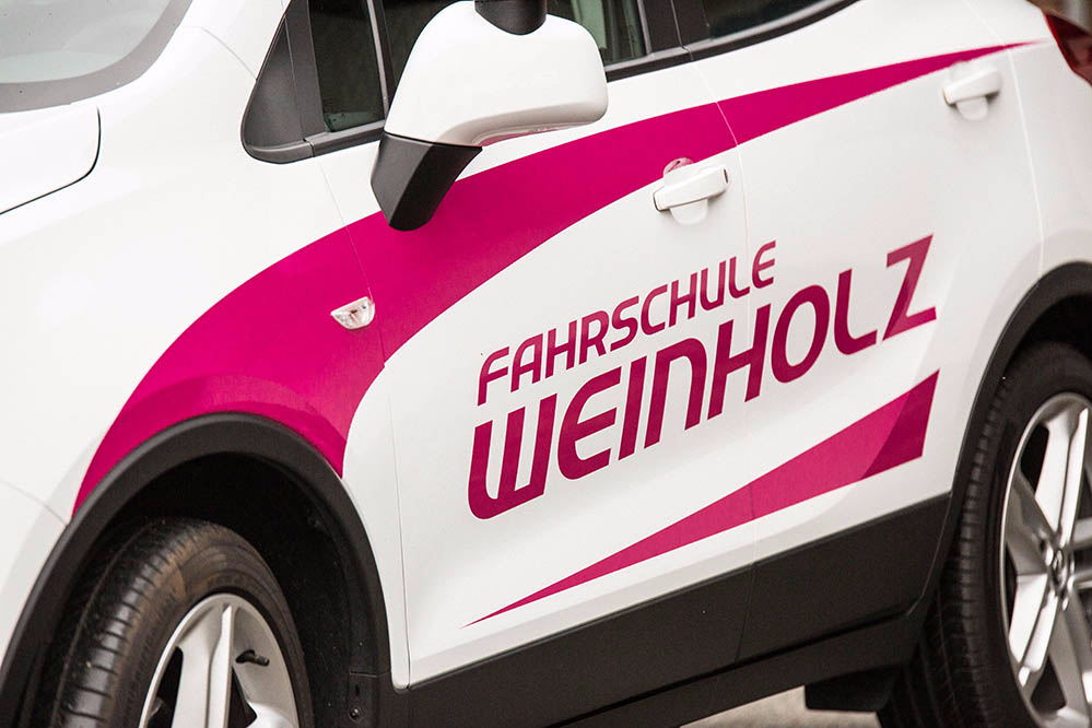 Galeriebild fahrschule-weinholz-autobeschriftungjpg