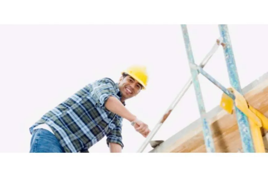 Galeriebild dm-profi-bau-gmbh-mann-auf-geruest.jpg