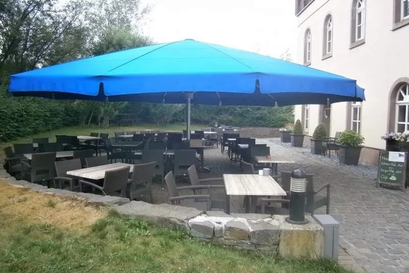 Galeriebild hennesbau-biergarten.jpg