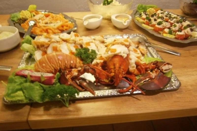 Galeriebild hennesbau-buffet-lobster.jpg