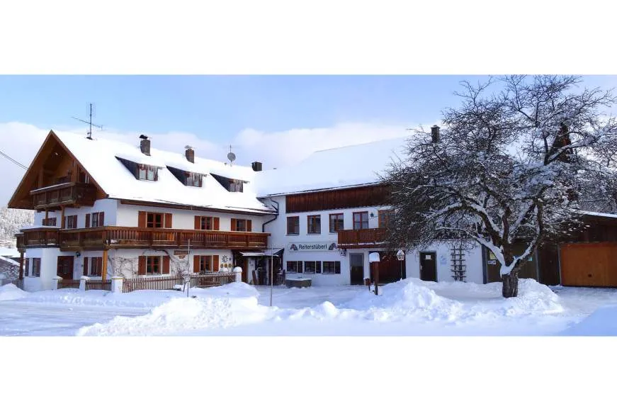 Galeriebild forellen-und-reiterhof-aussenansicht-winter.jpg