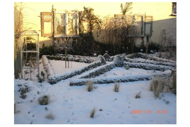 Galeriebild ferchland-garten-und-landschaftsbau-gmbh-bauerngarten-im-winter.jpg