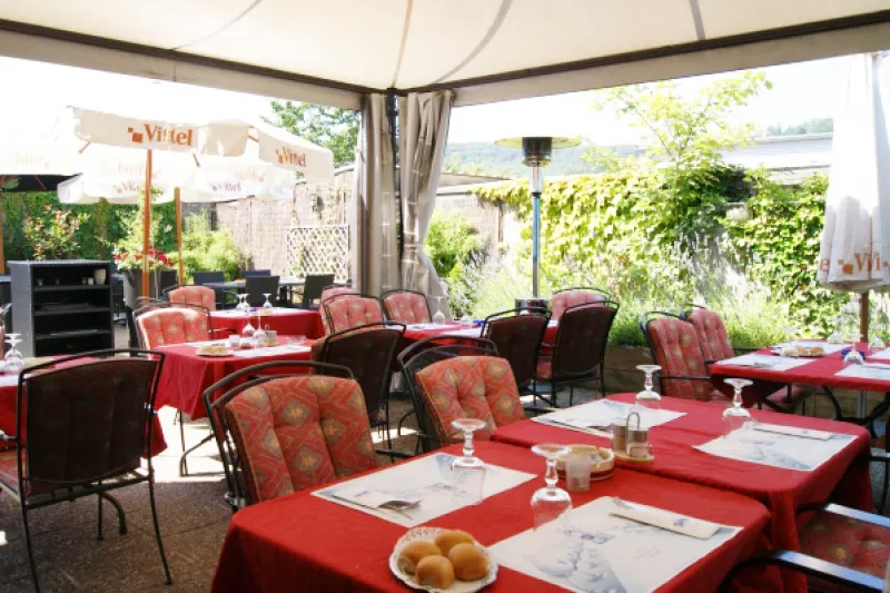 Galeriebild pizzeria-gran-sasso-aussenbereich-2.png