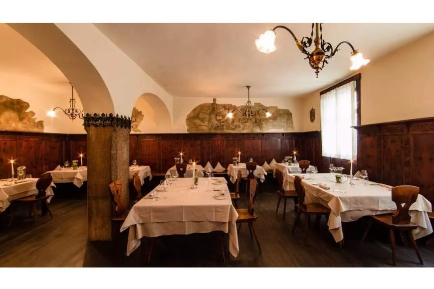 Galeriebild restaurant-loewengrube-gedeckte-tische.jpg