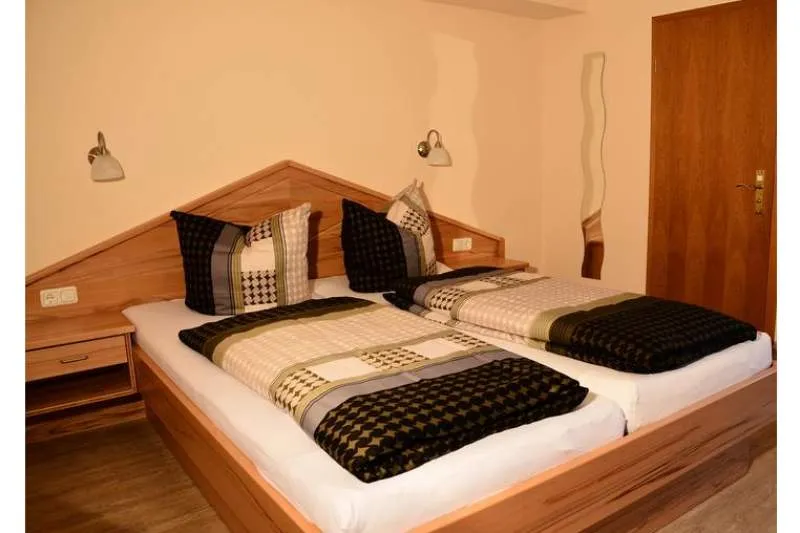 Galeriebild hotel-restaurant-blick-zum-maimont-inhaber-frau-monika-andrae-und-herr-fleck-4.jpg