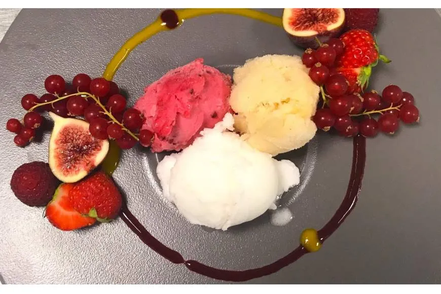 Galeriebild brasserie-millespennchen-eis-mit-fruechten.jpg