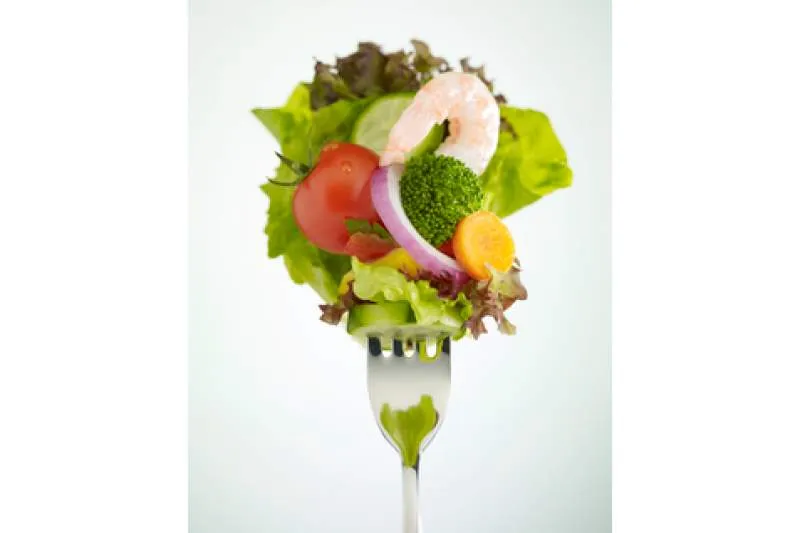 Galeriebild restaurant-bruels-salat-mit-shrimps-auf-der-gabel.jpg